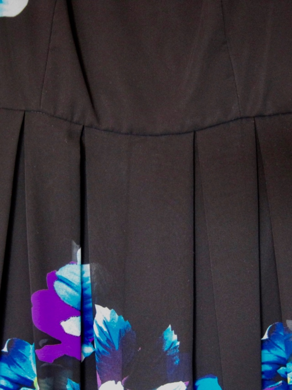 Le Chateau Dress Size M - Picture 4 of 7